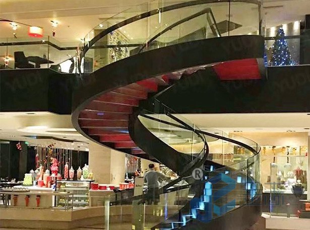 ���A����